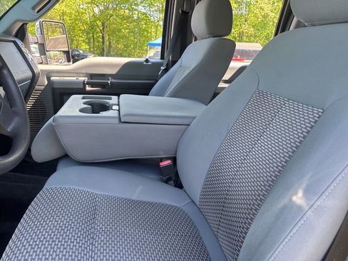 Used 2015 Ford F250 XLT w/ XLT Premium Package AWD/4WD image 27