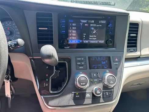 Used 2017 Toyota Sienna LE FWD image 14