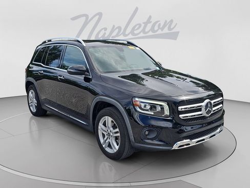 Used 2023 Mercedes-Benz GLB 250 w/ Premium Package image 8