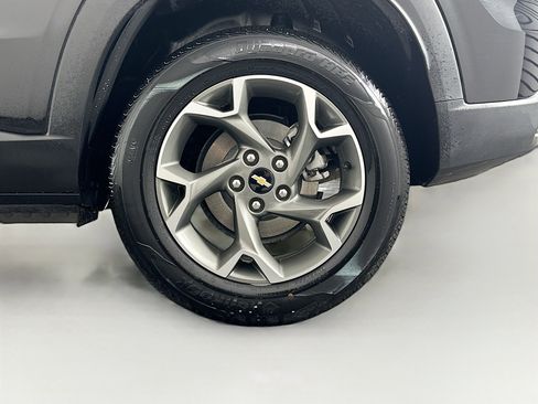 Used 2025 Chevrolet Trax LT image 11