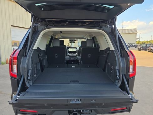 New 2025 Ford Expedition Active image 13