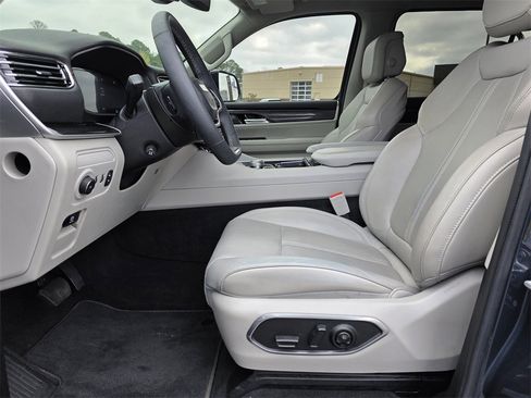 Used 2024 Jeep Wagoneer 4WD image 14