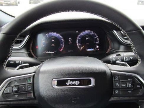 Used 2024 Jeep Grand Cherokee Altitude AWD/4WD image 9