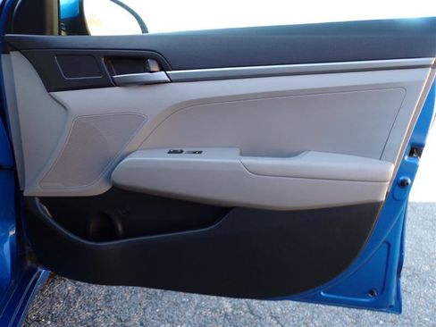 Used 2017 Hyundai Elantra SE image 20