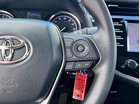 Used 2020 Toyota Camry LE image 23