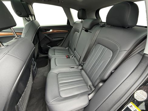 Used 2023 Audi Q5 2.0T Premium w/ Convenience Package image 16