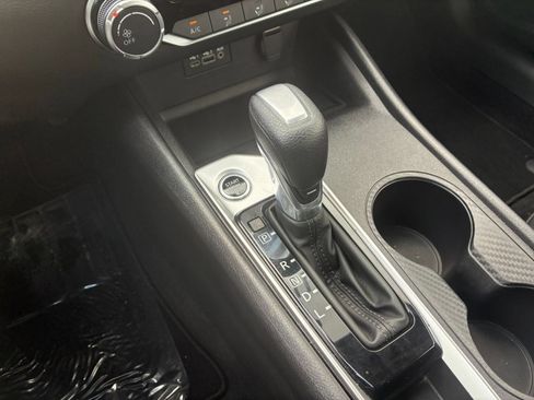 Used 2025 Nissan Altima 2.5 SV FWD image 31