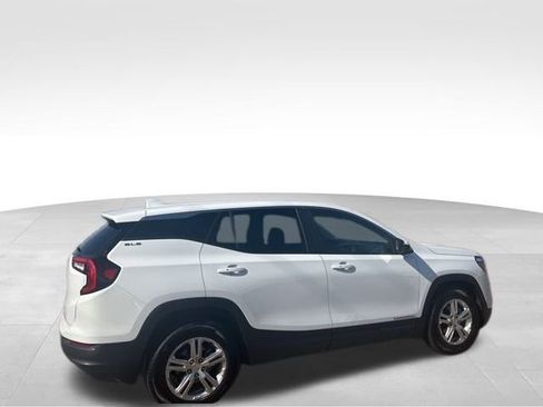 Used 2024 GMC Terrain SLE image 4