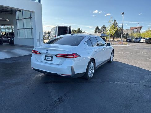 Used 2024 BMW 540i xDrive w/ Premium Package image 5