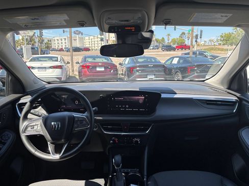 Used 2025 Buick Encore GX Preferred AWD/4WD image 32