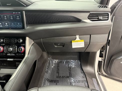 Used 2022 GMC Yukon XL Denali image 27