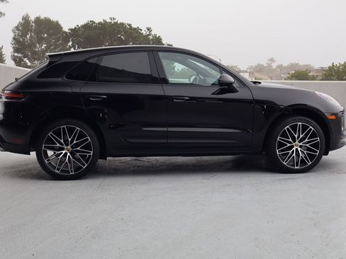 Certified 2025 Porsche Macan image 8