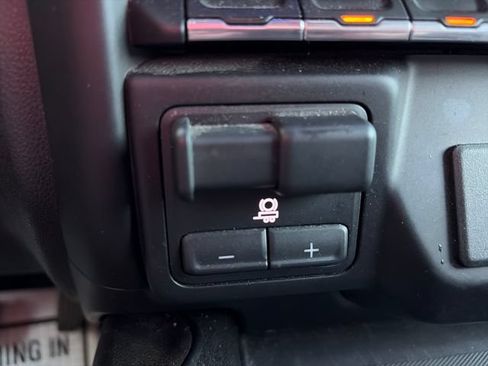 Used 2021 GMC Sierra 1500 SLT AWD/4WD image 16