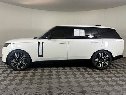 Used 2023 Land Rover Range Rover Long Wheelbase SE image 3
