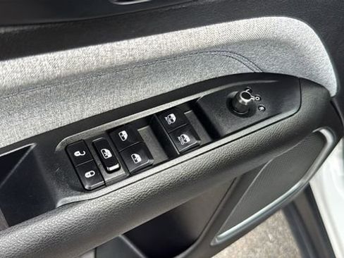 Used 2024 Jeep Compass Latitude AWD/4WD image 19