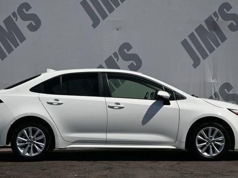 Used 2025 Toyota Corolla LE w/ LE Premium Package FWD image 4