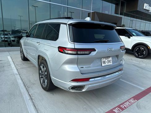 Used 2021 Jeep Grand Cherokee L Overland w/ Luxury Tech Group IV AWD/4WD image 9