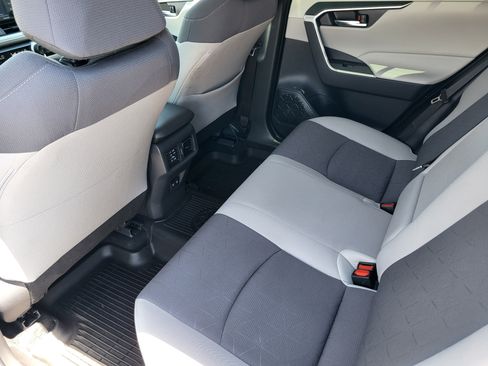 Used 2020 Toyota RAV4 XLE w/ Convenience Package AWD/4WD image 21