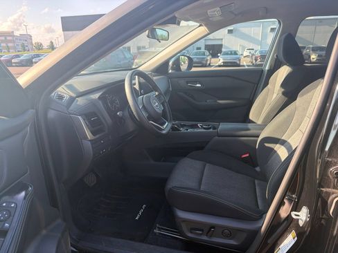 Used 2024 Nissan Rogue SV AWD/4WD image 9