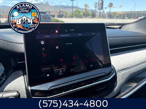 Used 2024 Jeep Compass Latitude image 11