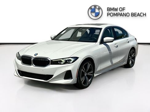Used 2024 BMW 330i Sedan w/ Convenience Package RWD image 3