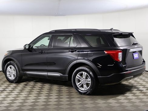 Used 2022 Ford Explorer XLT w/ Equipment Group 202A image 8