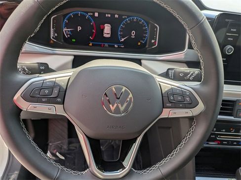 New 2025 Volkswagen Taos SEL image 10
