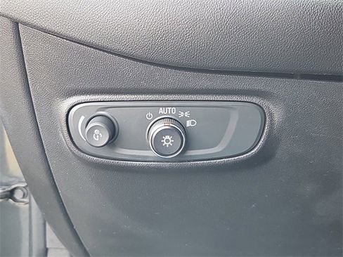 Used 2019 Chevrolet Equinox LT w/ LPO, Floor Liner Package image 16