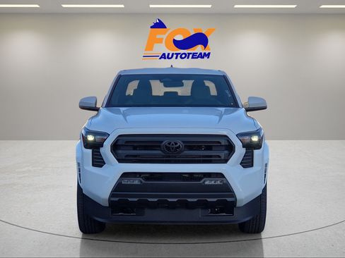 Certified 2026 Toyota Tacoma SR5 AWD/4WD image 8