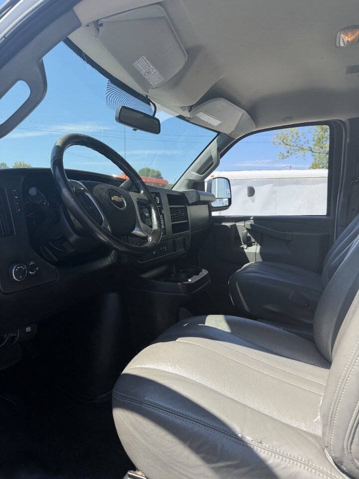 Used 2019 Chevrolet Express 2500 w/ Driver Convenience Package RWD image 9