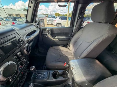 Used 2014 Jeep Wrangler Unlimited Sport w/ Quick Order Package 24S AWD/4WD image 11
