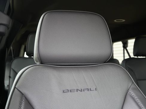 Used 2025 GMC Yukon XL Denali AWD/4WD image 28