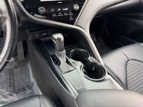 Used 2020 Toyota Camry SE FWD image 21