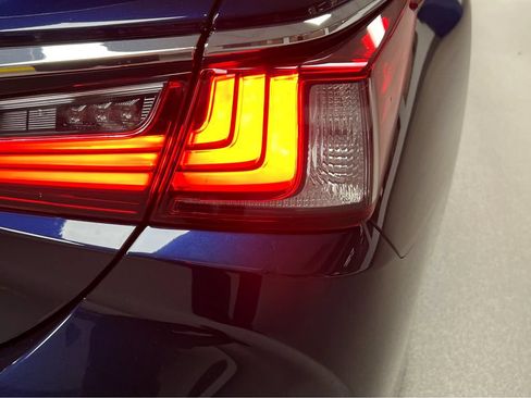 Certified 2025 Lexus ES 350 w/ Premium Package FWD image 29