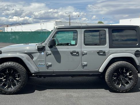 Used 2023 Jeep Wrangler Unlimited Sahara AWD/4WD image 8