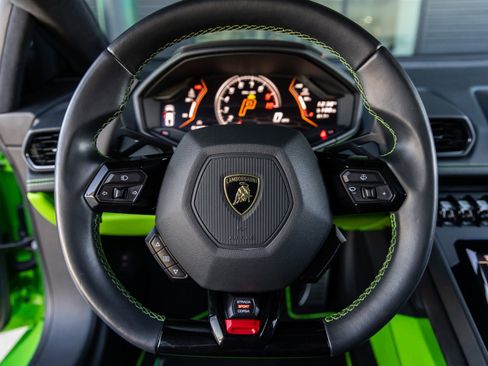 Used 2022 Lamborghini Huracan EVO image 31