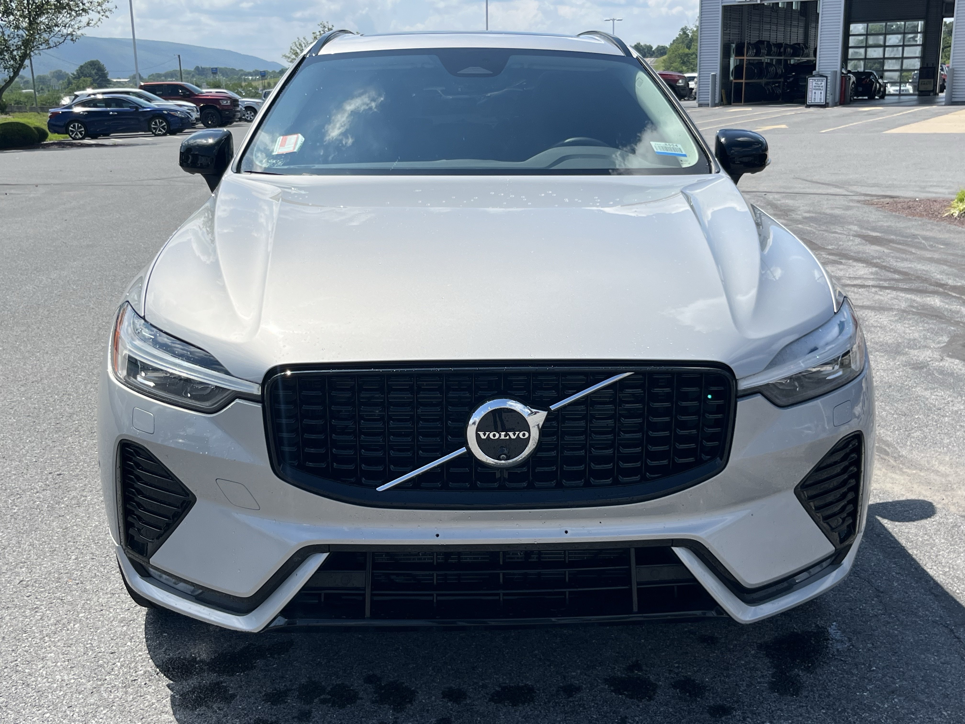 Used 2025 Volvo XC60 B5 Plus AWD/4WD image 12