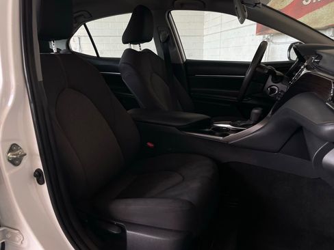 Used 2020 Toyota Camry LE image 19