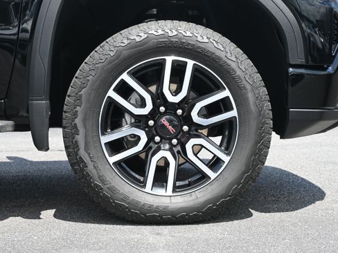 Used 2025 GMC Sierra 1500 AT4 w/ AT4 Premium Package AWD/4WD image 13