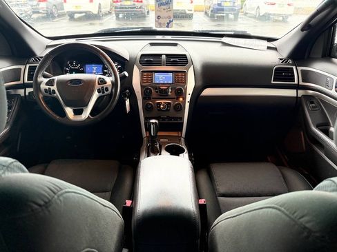 Used 2015 Ford Explorer XLT AWD/4WD image 38