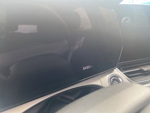 Used 2025 Chevrolet Trax LT w/ Driver Confidence Package image 9