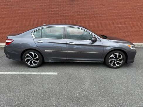 Used 2017 Honda Accord EX-L image 2