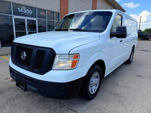 Used 2015 Nissan NV 2500 SV w/ Side & Curtain Airbag Package image 2
