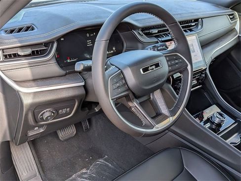 New 2025 Jeep Grand Cherokee Limited w/ Black Appearance Package image 11