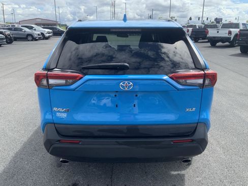 Used 2021 Toyota RAV4 XLE Premium FWD image 7