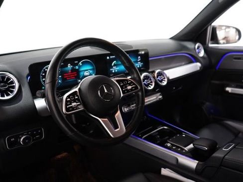 Used 2022 Mercedes-Benz GLB 250 4MATIC image 17