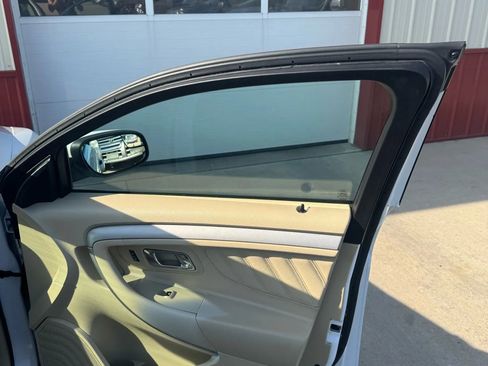 Used 2016 Ford Taurus SEL image 16