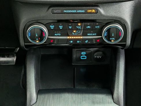 Certified 2022 Ford Escape SE w/ SE Sport Appearance Package image 30