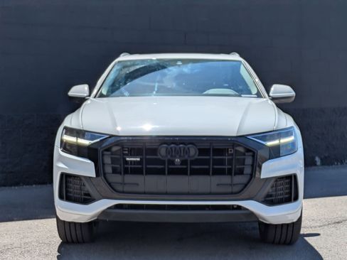 Used 2022 Audi Q8 Premium w/ Convenience Package AWD/4WD image 2