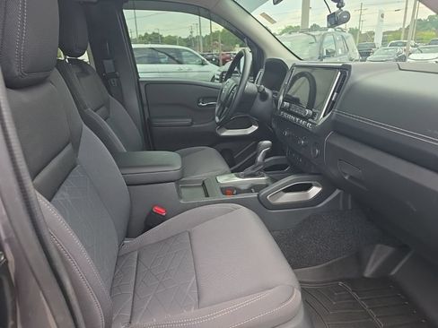 Used 2025 Nissan Frontier SV RWD image 13